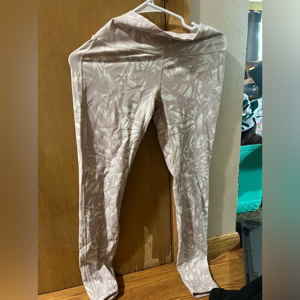 Lululemon size 6